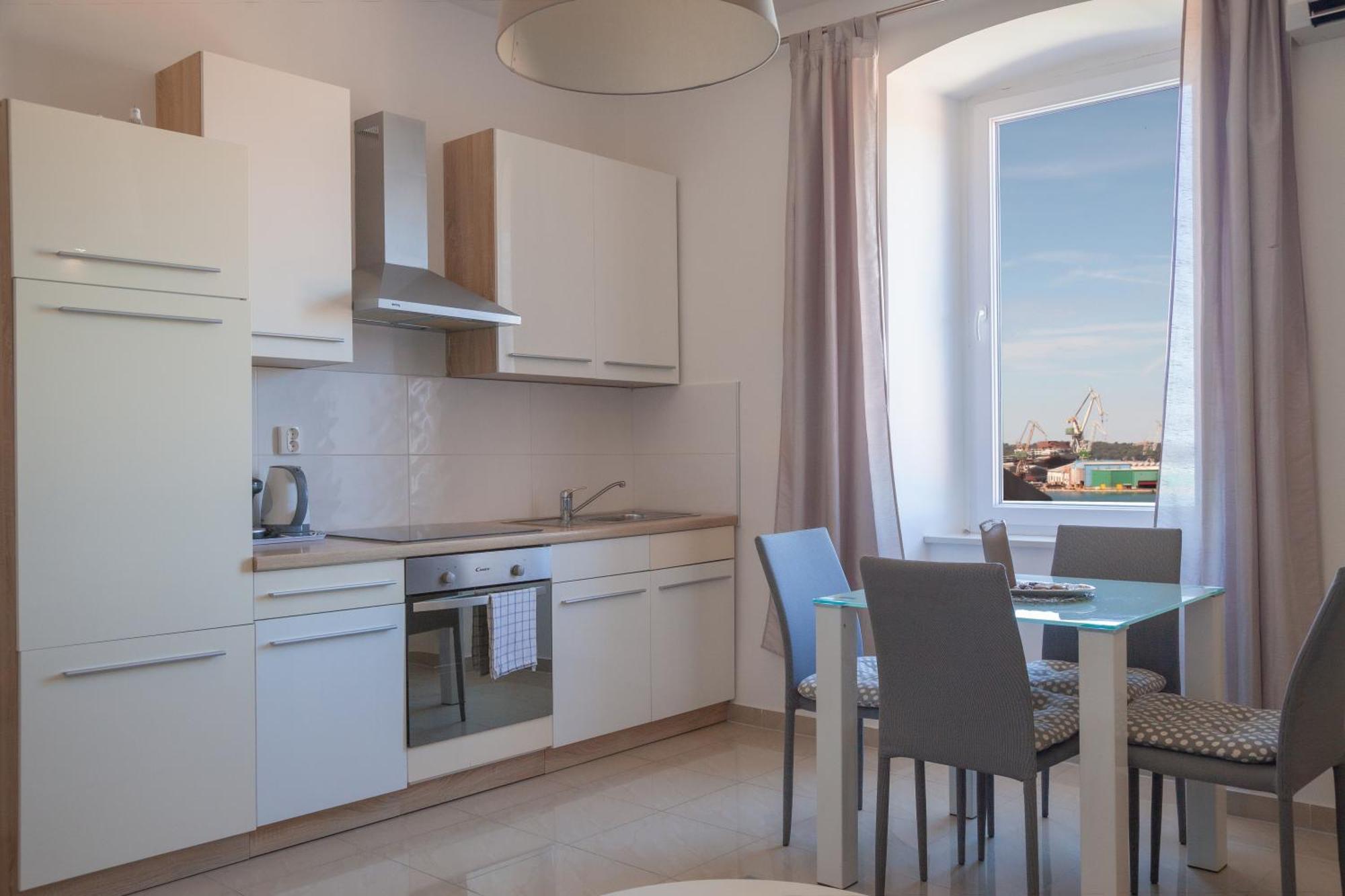 Captain Emo City Apartments プーラ エクステリア 写真
