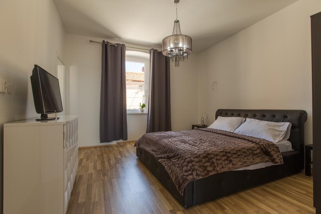 Captain Emo City Apartments プーラ エクステリア 写真