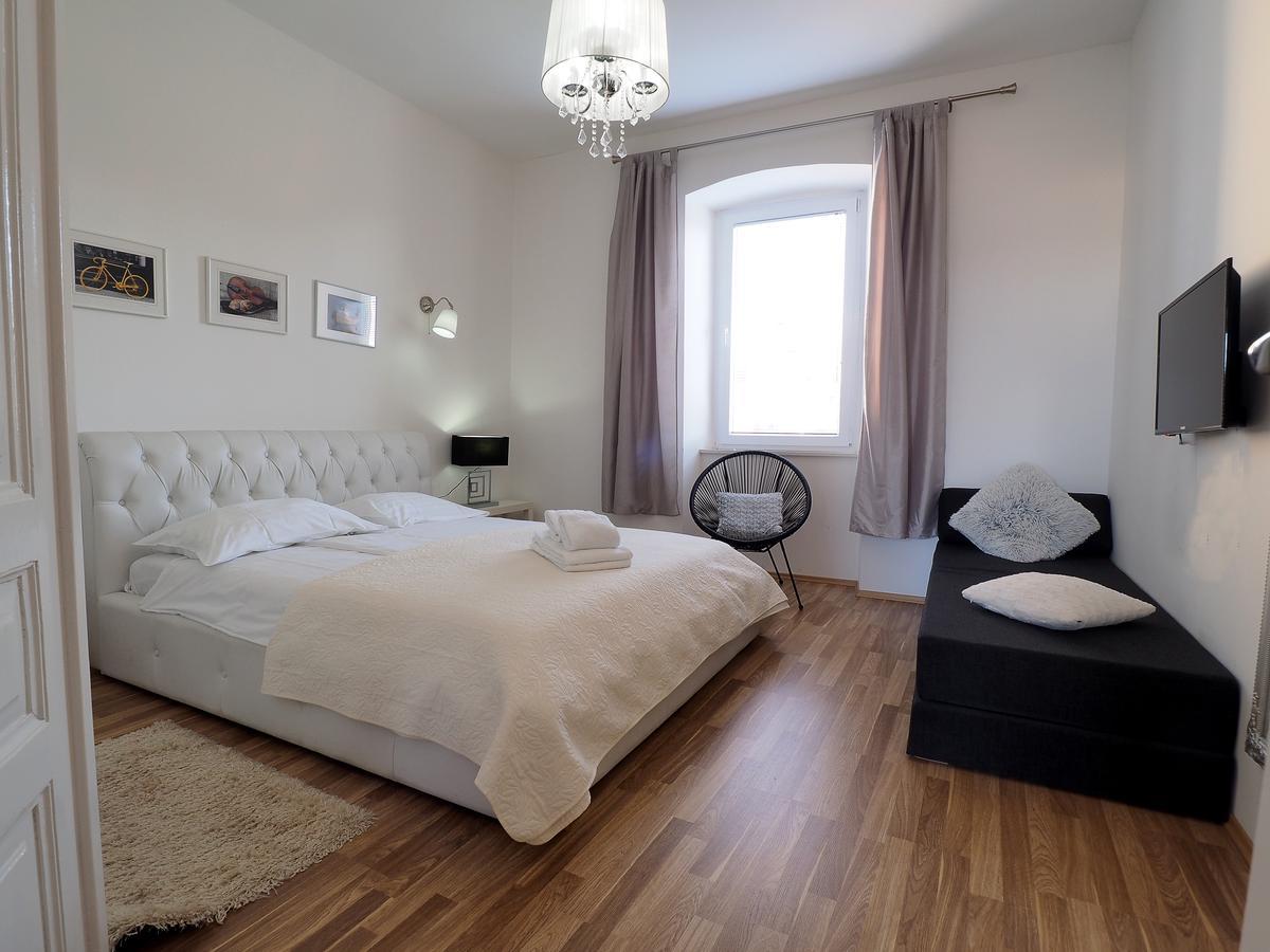 Captain Emo City Apartments プーラ エクステリア 写真