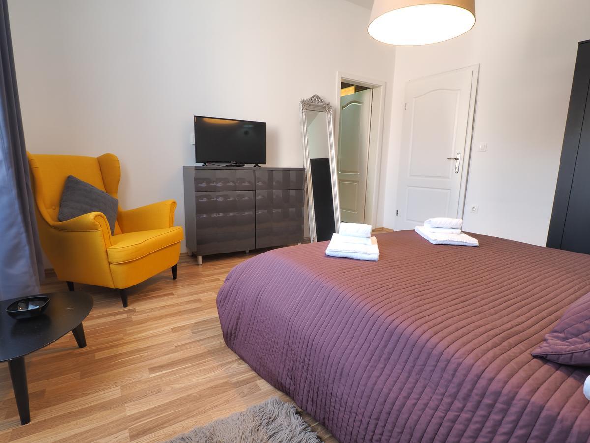 Captain Emo City Apartments プーラ エクステリア 写真
